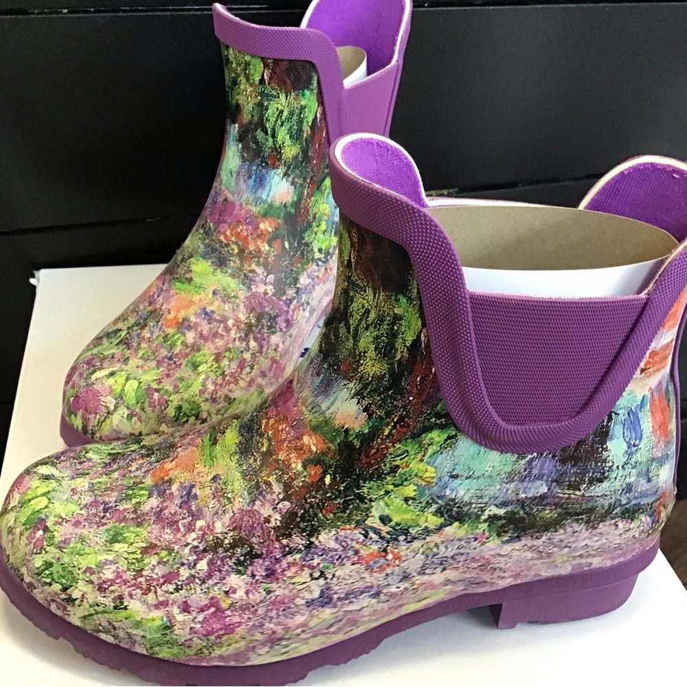 Galleria Enterprises, Inc. Purple Artistic Winter Boots